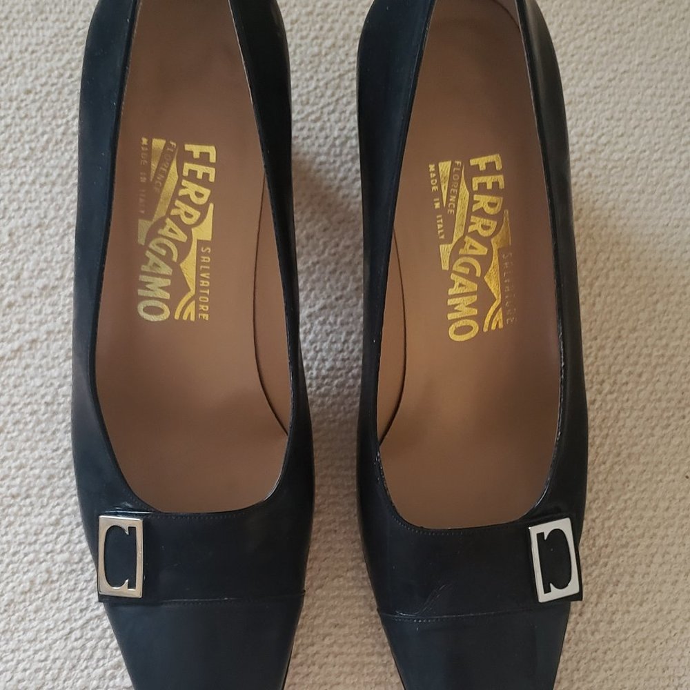 SALVATORE FERRAGAMO LEATHER PUMPS